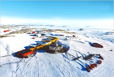 優れた断熱・気密性、軽量性、施工性が評価され、国家プロジェクトの一員として南極建物施工に携わっている